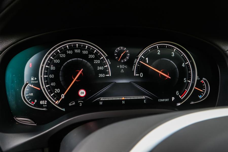 Панель приборов BMW X3 xDrive30d M Sport (G01) 2017 года  (WW) (фото 10 из 20)